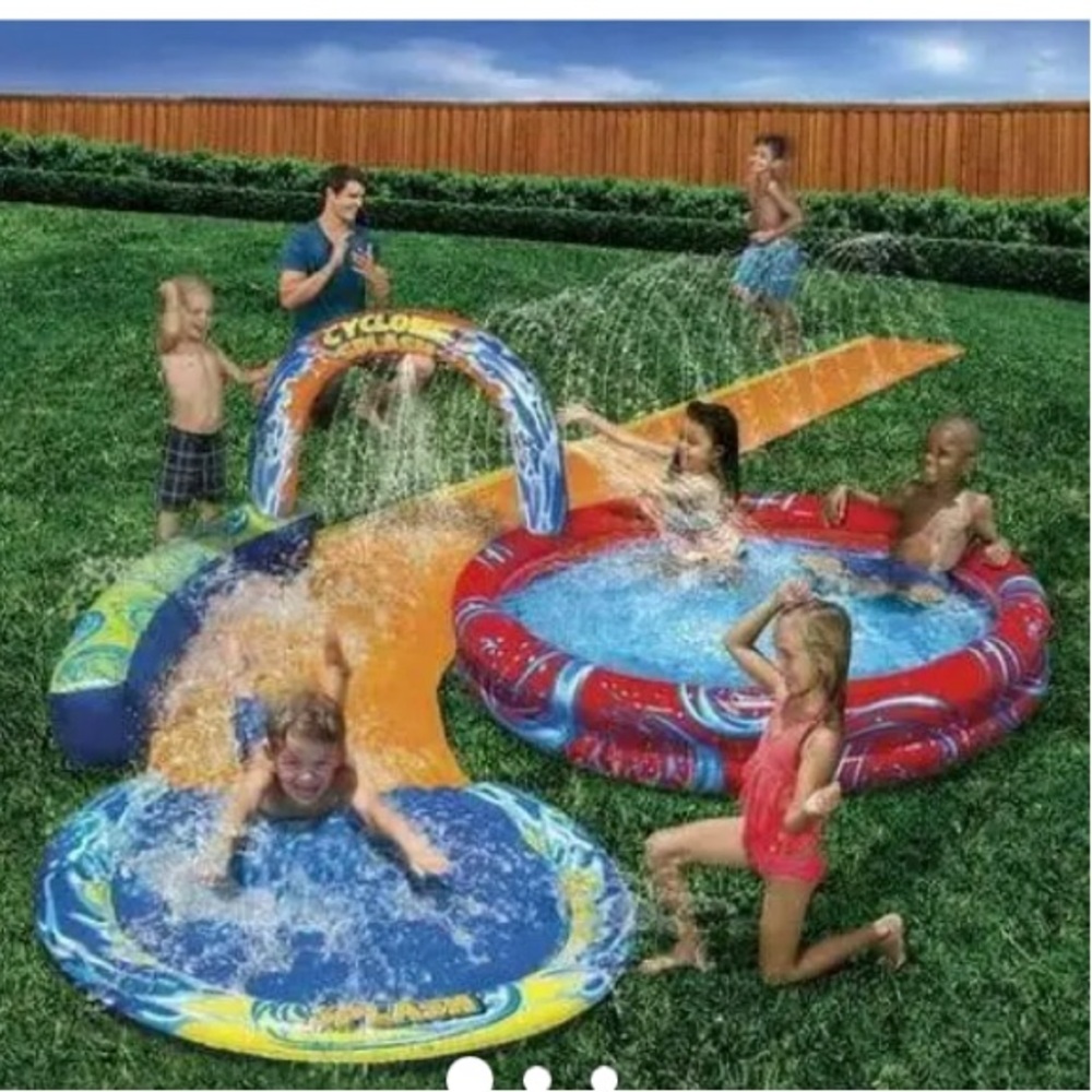 CYCLONE SPLASH PARK